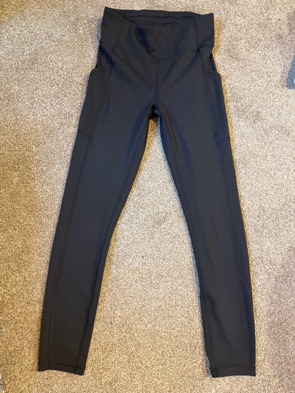 Lululemon women’s size 6 black pocket leggings